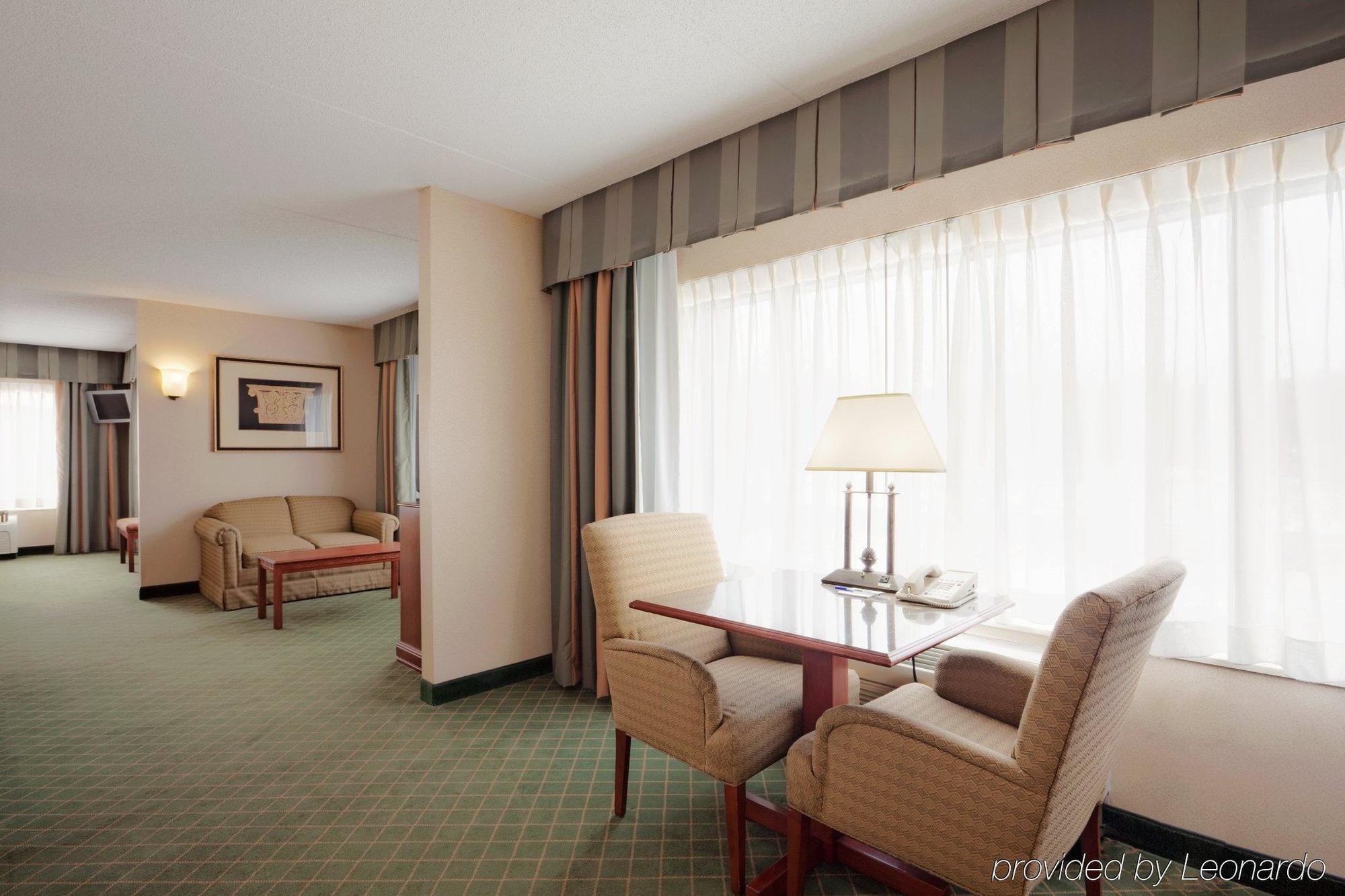 Holiday Inn Express Hotel & Suites Auburn By Ihg Room photo